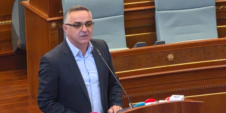 Tahiri: Mendojnë se do të lodhemi, por ne s’kemi punë tjetër veç të vijmë në sallën tonë!