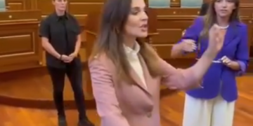 “Dyert janë të mbyllura për ne”, “jo, jo janë të hapura” – përplasje mes Çitakut e Haxhiut në sallën e Kuvendit