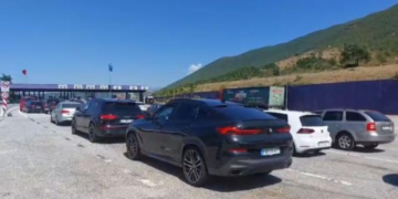 Fluks i lartë turistik: Mbi 50 mijë qytetarë nga Kosova hynë në Shqipëri vetëm gjatë fundjavës