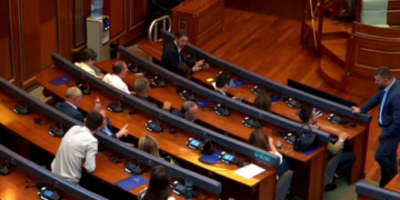 PDK e Aleanca sërish në Kuvend, kërkojnë vazhdimin e seancës për konstituim
