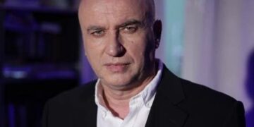 Zjarri në Vlorë dhe tymi në Kosovë