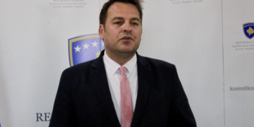 Ministria e Bujqësisë del me “sqarim” pasi e hoqi nga Agjencia e Ushqimit dhe Veterinarisë Drejtorin Bekim Hoxha