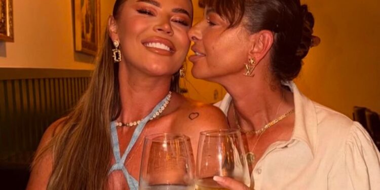 Santiana publikon foto me nënën e saj, mbishkrimi kaq emocionues (Foto)