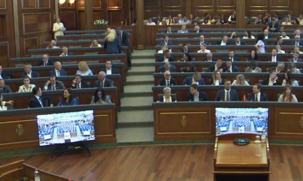 Vjosa Osmani rikthehet në Kuvend si deputete e LDK’së pas gati gjashtë viteve