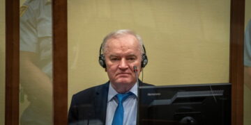 Trupi i pajetë i kriminelit të luftës Ratko Mladiq mbërrin në Serbi, Vuçiq konfirmon transferimin