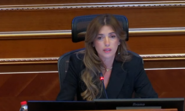 Konstituimi ‘ngec’ tek zgjedhja e nënkryetarëve të Kuvendit, Haxhiu kërkon pauzë 30 minutëshe
