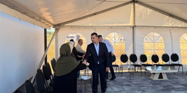 Familjarët e ish-krerëve të UÇK-së vizitojnë familjen e Afrim Bunjakut