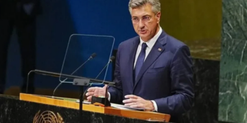 Nderimet e bëra ndaj Mlladiçit, kryeministri kroat kritikon ashpër Serbinë