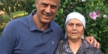 Nëna e Thaçit nuk e di se sot shpallet vendimi në Hagë: Nëse lirohet, do t’ia tregojmë