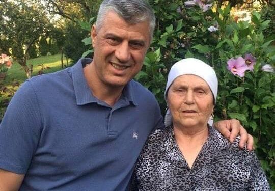 Nëna e Thaçit nuk e di se sot shpallet vendimi në Hagë: Nëse lirohet, do t’ia tregojmë