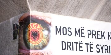 Rama publikon disa foto të kryeqytetit të “mbuluar” me flamurë të UÇK-së: Prishtina më e bukur se kurrë
