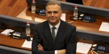 ‘‘Deklaratë skandaloze’’, Bajqinovci i ashpër me deputetin nga Lista Serbe, komenton edhe propozimin e Kujtim Shalës për nënkryetarë; “Është problematike”