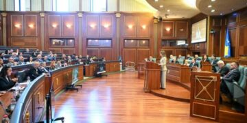Kushtetuesja “udhëzon” deputetët: Jepjani popullit një President përfaqësues e simbol të unitetit
