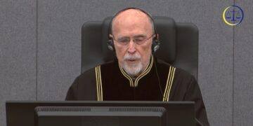Gjykatësi Smith: Çështja s’ka të bëjë me legjitimitetin e UÇK për Kosovën e pavarur, por me veprimet e të akuzuarve