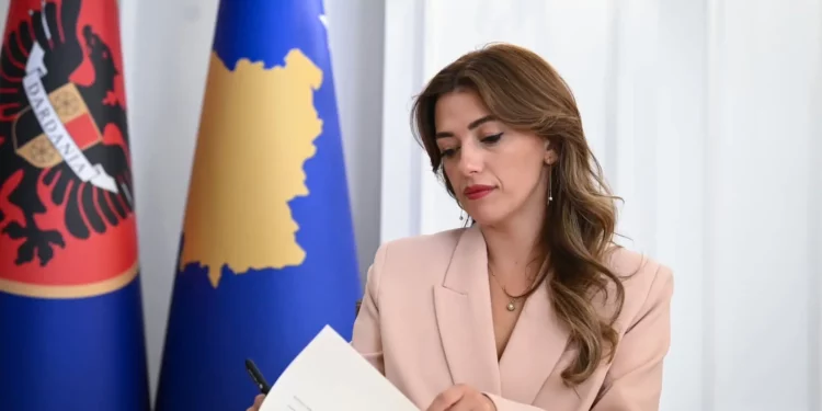 Haxhiu liron nga detyra 18 gjyqtarët serbë