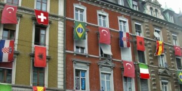 Shqiptarët, ndër komunitetet me banesat më të vogla në Zvicër