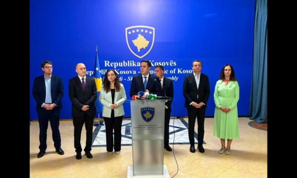 Nga marrëveshja Kurti-Abdixhiku te përçarja në LDK: Sejdiu përballë kundërshtimit të gjashtë deputetëve