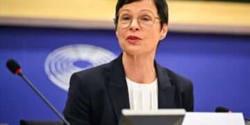 “Nuk ka vend në BE”, Marta Kos paralajmëron Serbinë për glorifikimin e Mlladiqit