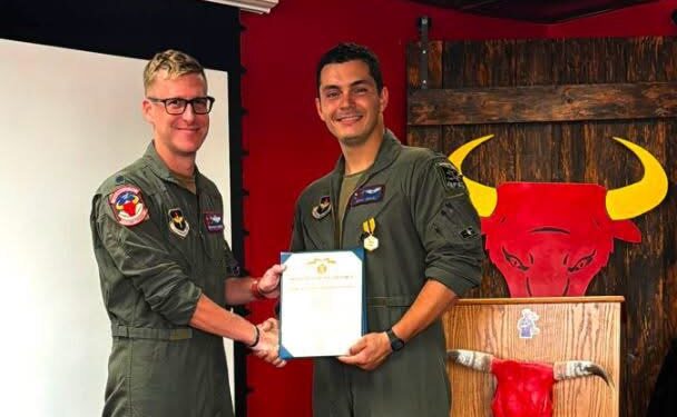 Edmond Smajli nderohet me Medaljen e Komandimit për Ajër dhe Hapësirë nga Forcat Ajrore Amerikane