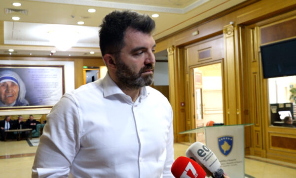 Sadiku tregon pse u rreshtua pro Presidentit: S’jam përkrahës i Kurtit, as s’jam armik i 6 deputetëve që refuzuan marrëveshjen