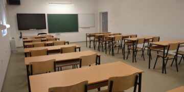 Shkollat nisin mësimin pa ditar, ministria premton zgjidhje, arsyetohet se angazhoi operator më të lirë