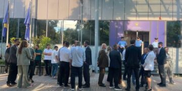 PDK dhe Aleanca për të katërtën javë para Qeverisë, u bashkohen edhe aktivistë nga Prishtina