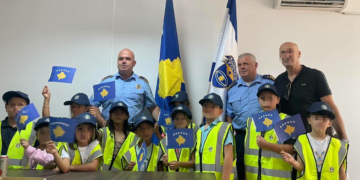 “Rreze drite në emblemën time”: Fëmijët hyjnë në stacionet policore në Veri