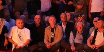 ‘Zjarri i Lirisë’ në Zonën e Drenicës: Komandantët dhe ushtarët e UÇK-së kërkojnë lirinë e çlirimtarëve në Hagë