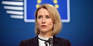 Kallas i reagon Serbisë për Mlladiqin: Pajtimi s’ndodh duke nderuar autorët e krimeve