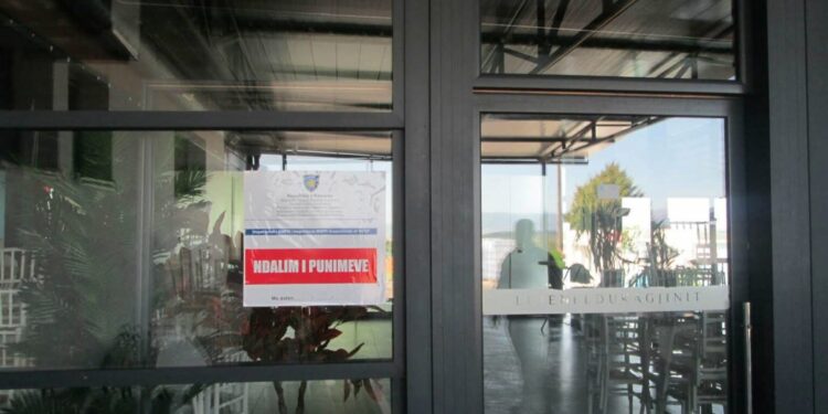 Mbyllet restoranti dhe hoteli “Liqeni i Dukagjinit” tek liqeni i Radoniqit