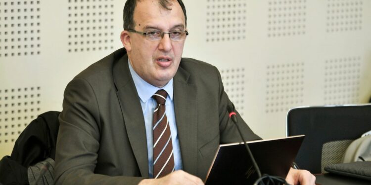 Popovci: Kosova nuk ka pësuar rënie të papritur në PISA, ka mbetur e ngujuar në nivel të ulët