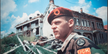 Nga arkivi i luftës, publikohet fotografia e rrallë e Bashkim Jasharit me uniformën e UÇK-së