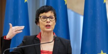 Marta Kos anulon vizitën në Beograd pas glorifikimit të Ratko Mlladiqit: Si mund t’i shikoja nënat e Srebrenicës?