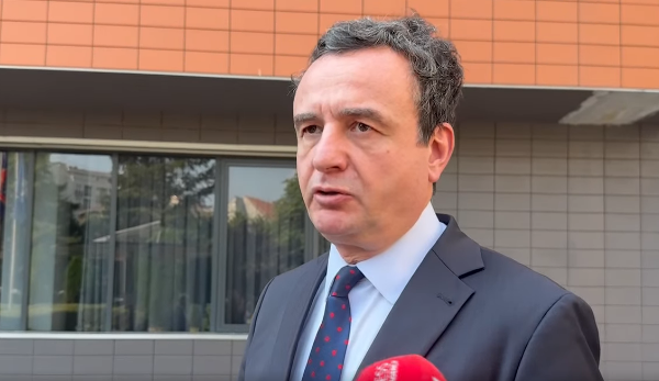 Kurti: Dikush nga Grupi Parlamentar më tha se deklarata e Simiqit mund të jetë eufori nga varrimi i Mlladiqit