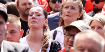 81 vjet burg për katër ish-krerët e UÇK-së, Kosova reagoi fuqishëm – protestë, tensione dhe thirrje për apel