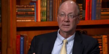 “U krijua për t’i shërbyer një qëllimi politik”, profesori amerikan: Qeveria e Kosovës ta shpërbëj Gjykatën Speciale