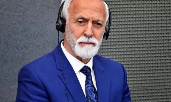 “Me kokën lart babë, gjithmonë”, djali i Jakup Krasniqit me mesazh një ditë pas vendimit