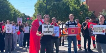 Studentë shkojnë para Qeverisë: Liri dhe drejtësi për heronjtë tanë