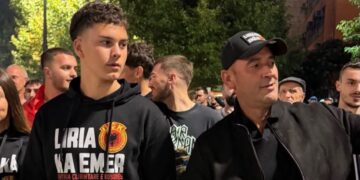 Haradinaj: S’ka rrugë të mesme, ose i gëzohesh dënimit si Serbia, ose e kundërshton atë me dinjitet si qytetar e shqiptar!