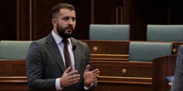 Lushtaku: Ky pushtet nesër mund t’i arrestojë edhe ata që janë krenarë për UÇK-në dhe luftën e saj çlirimtare