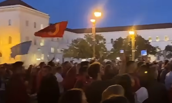 ‘UÇK’, protestë edhe në Mynih kundër vendimit të Speciales, pjesëmarrës të shumtë