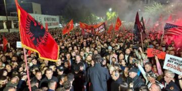 Ramë Lahaj dhe Kaltrina Mikushnica mes folësve të natës së shtatë të protestës “Jo në emrin tim”