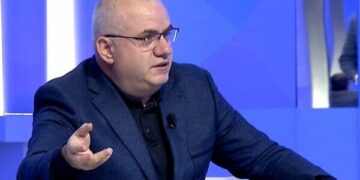 “Nëse e ka bërë për llogari të shërbimeve të tjera…” – Gazetari Artan Hoxha: SHISH mund të jetë shndërruar në shërbim të pushtetit