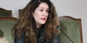 Mediat në Shqipëri: Vlora Hyseni i dorëzohet policisë së Shqipërisë në kufi me Kosovën