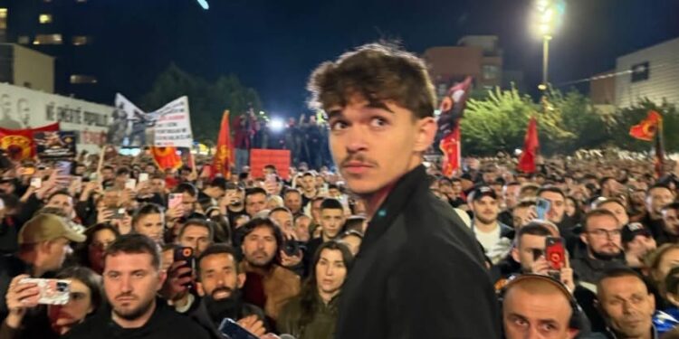 Nipi i Rexhep Selimit në protestë: Ne nuk trashëguam vetëm një shtet, trashëguam një amanet