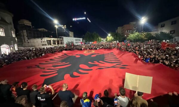 Organizimi i protestave, Ministria e Jashtme britanike lëshon njoftim për shtetasit e saj që duan të udhëtojnë për Kosovë
