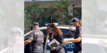Vlora Hyseni flet teksa hyn në Gjykatë