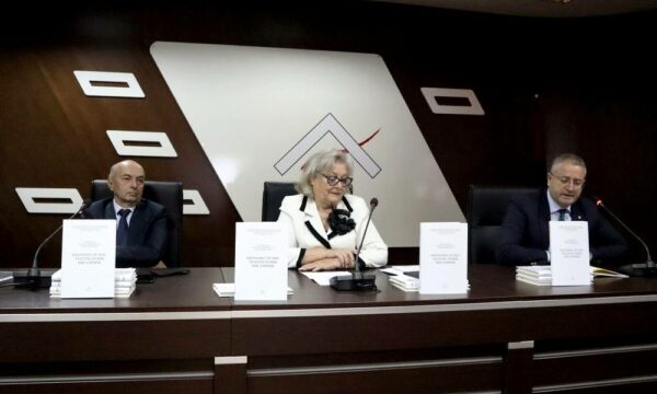 Kryetarja e ASHAK-ut reagon për verdiktin e Hagës: UÇK pjesë e një kapitulli vendimtar, proceset ndaj individëve s’mund të bëhen gjykim për një lëvizje