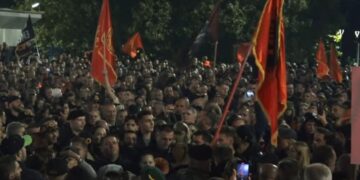 Nipi i Fahri e Bahri Fazliut nga protesta në shesh: Liria nuk erdhi falas