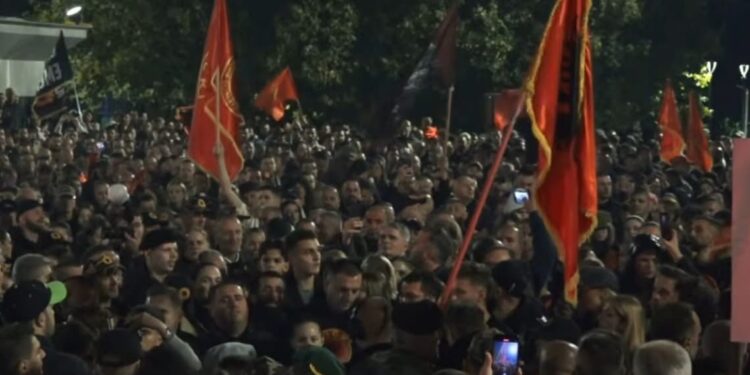 Nipi i Fahri e Bahri Fazliut nga protesta në shesh: Liria nuk erdhi falas